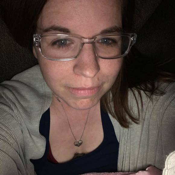 Profile Picture of April Mohr (@ethna_23) on Poshmark