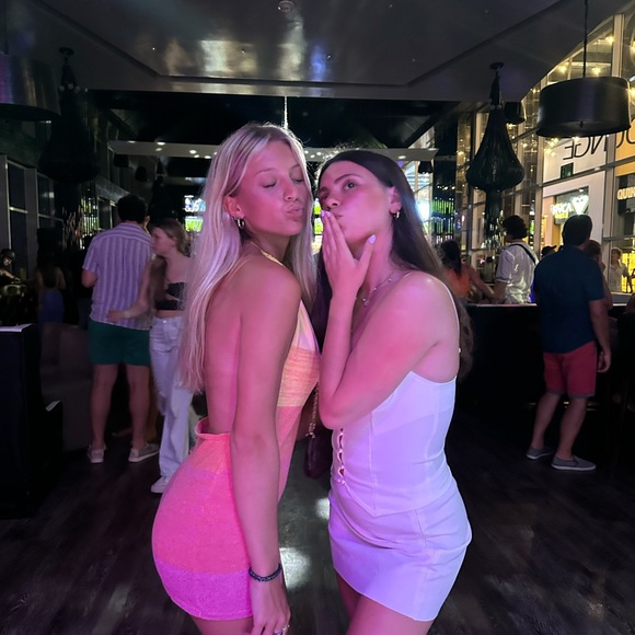 Profile Picture of Ellie Vukelic (@ellievukelic) on Poshmark