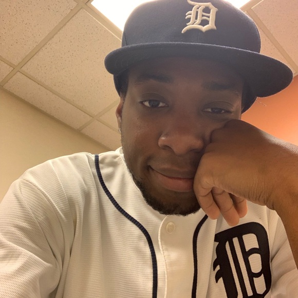Profile Picture of Brandon Barry (@brandonbarry90) on Poshmark
