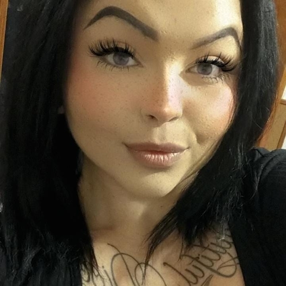 Profile Picture of Jessica Anderson (@bossbeauty77) on Poshmark