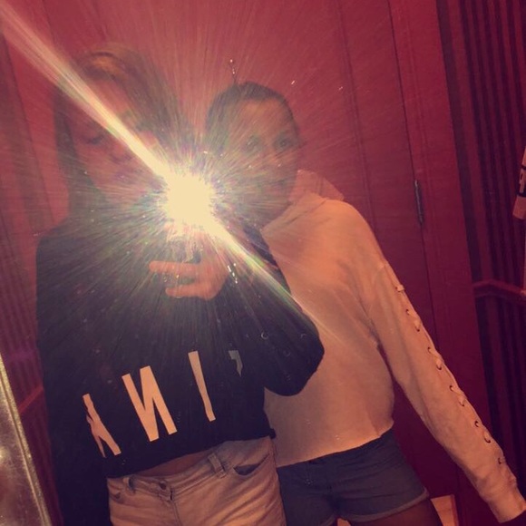 Profile Picture of Kenzie Cadwell (@ayee_itzkenzie) on Poshmark