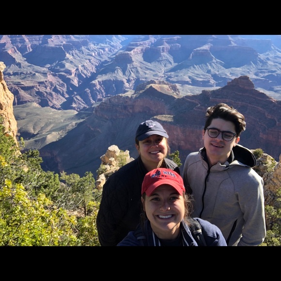 Profile Picture of Alaina Bierdz (@aybierdz) on Poshmark