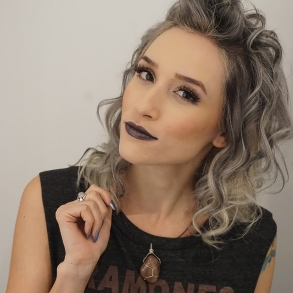 Profile Picture of Mika Caviola (@mikacaviola) on Poshmark