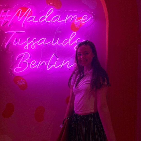 Profile Picture of Bella Greaney (@bellagreaney) on Poshmark