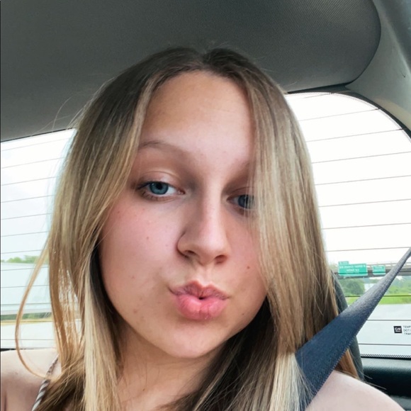 Profile Picture of Jenna Verduyn (@jennaverduyn) on Poshmark