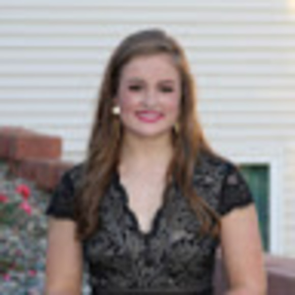 Profile Picture of Brooklyn Nordhues (@brnordhues) on Poshmark