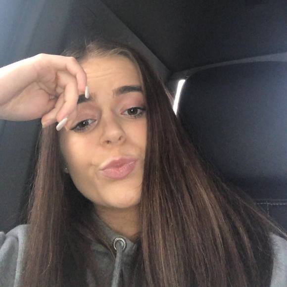 Profile Picture of Alexa Wiese (@wiesea20) on Poshmark