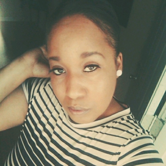 Profile Picture of Kristal Mumphrey (@shaeshae85) on Poshmark