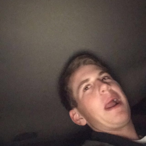 Profile Picture of Aaron Motter (@aaron_motter) on Poshmark