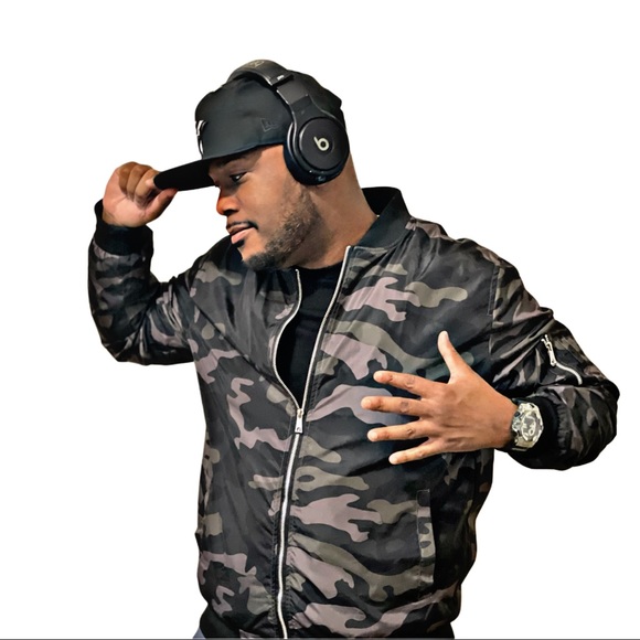 Profile Picture of Mike Mateo (@deviousremix) on Poshmark