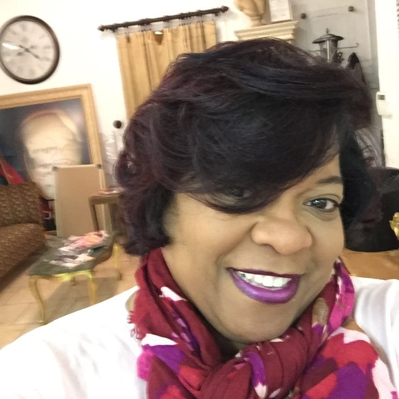 Profile Picture of Loretta Knight (@lknight04) on Poshmark