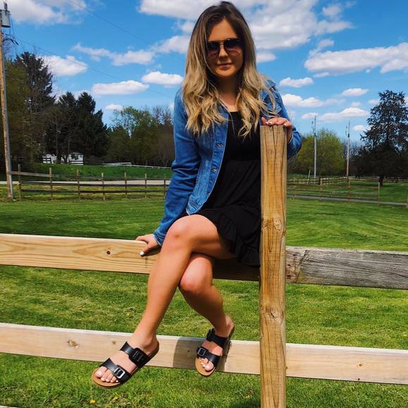 Profile Picture of Shannon Mize (@shanmize) on Poshmark