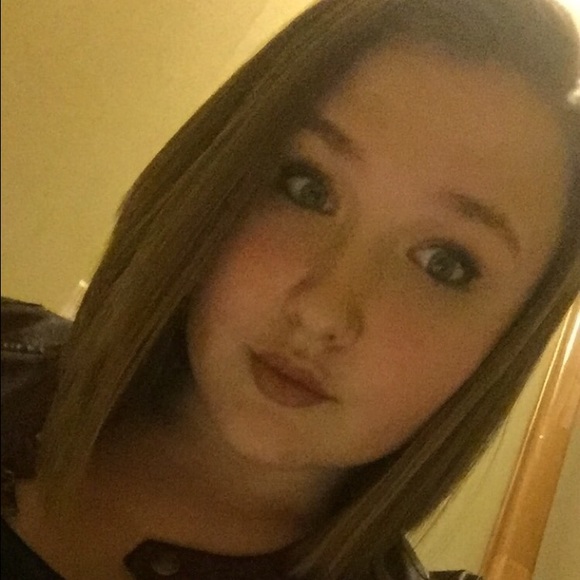 Profile Picture of Emma Weltet (@emmawelter) on Poshmark