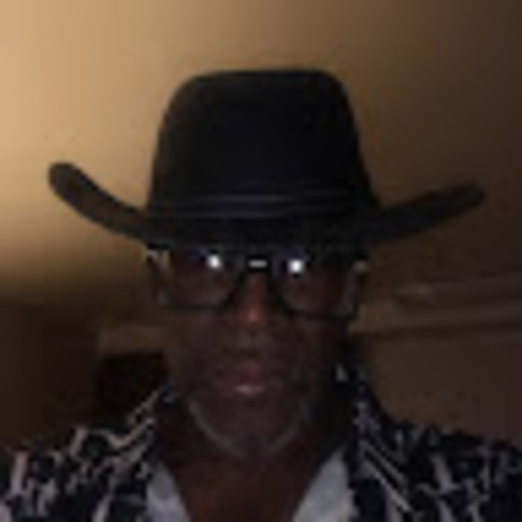 Profile Picture of Andrew Lias (@liasandrew1) on Poshmark