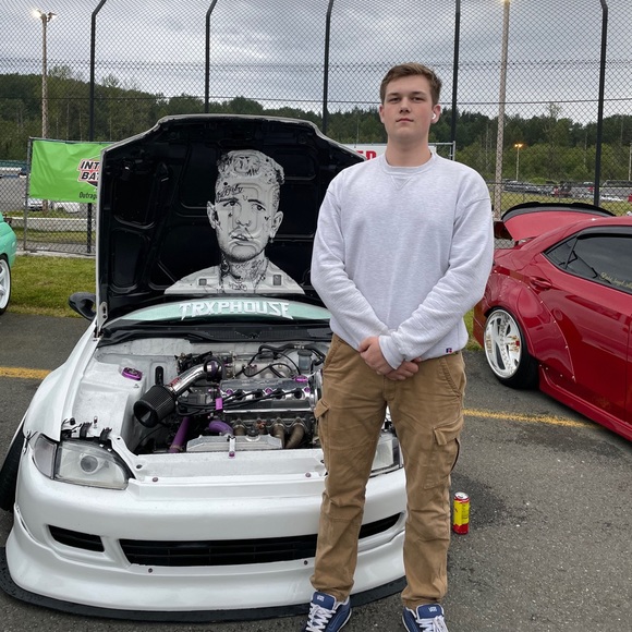 Profile Picture of Eric Pearsall (@edog37131) on Poshmark