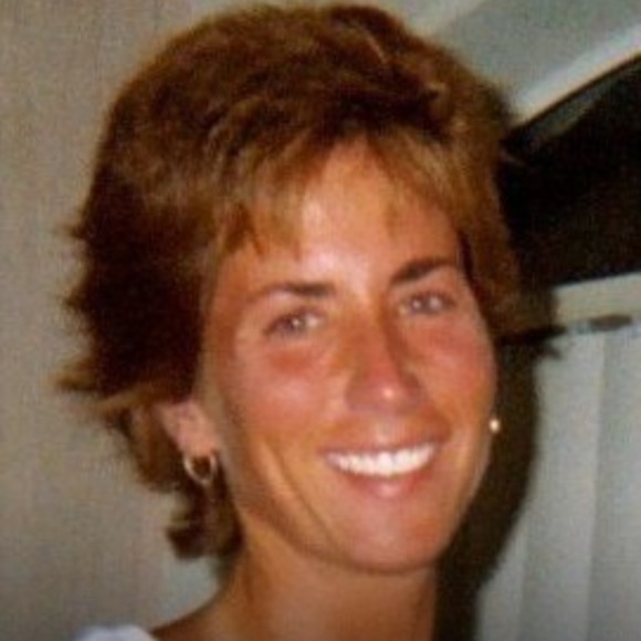 Profile Picture of Cindy Alexander (@poorgropo) on Poshmark