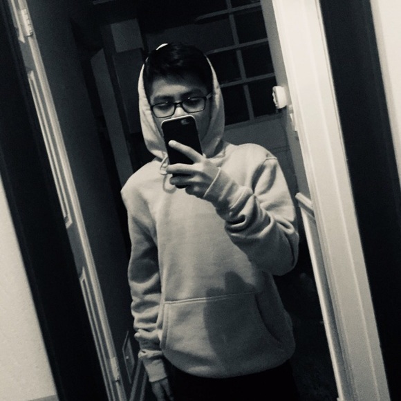 Profile Picture of Cesar Michaca (@itscesar929) on Poshmark