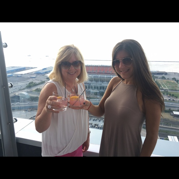 Profile Picture of Kathy Bottini (@geobottini) on Poshmark