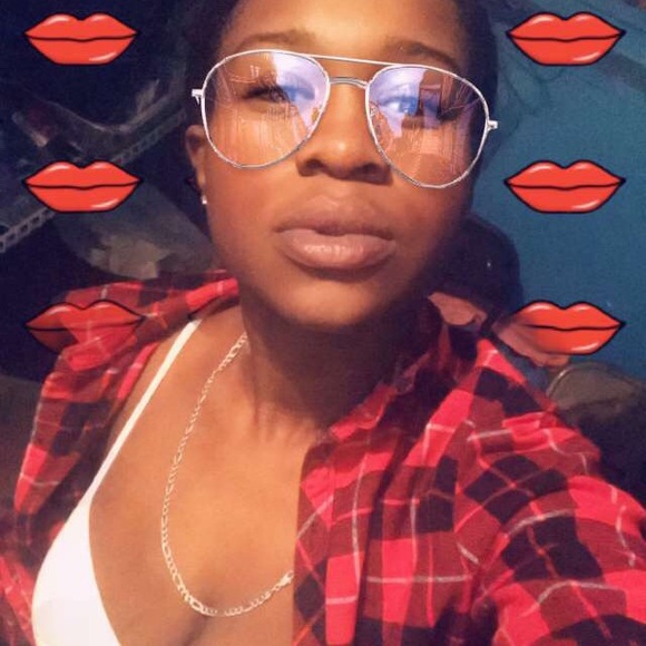 Profile Picture of Fabiola Phanor (@youngkellyrow) on Poshmark