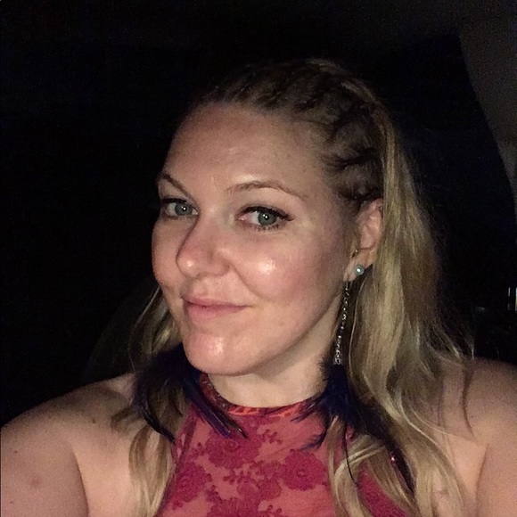 Profile Picture of A. Lennon (@susabilong24) on Poshmark