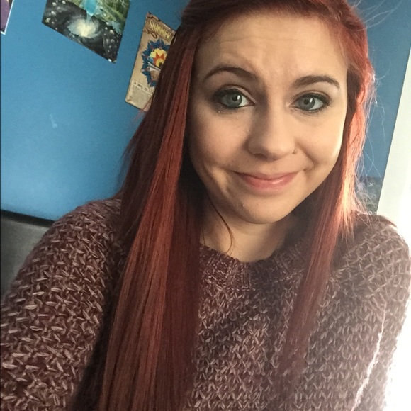Profile Picture of Maria Tamblin (@mariaxox3252) on Poshmark