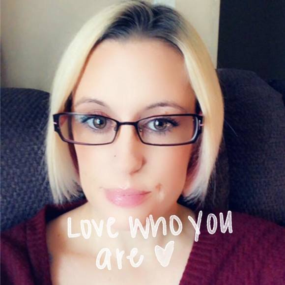 Profile Picture of Rhiannone Spitznogle (@rhiannone84) on Poshmark