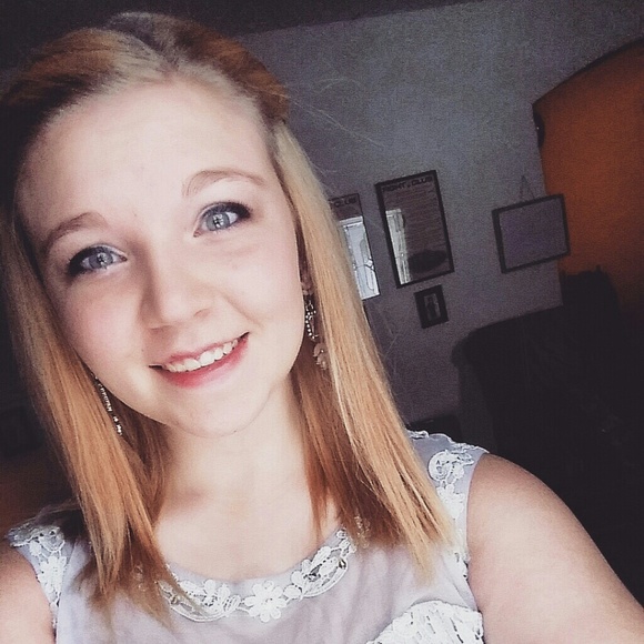 Profile Picture of Libby Gill (@emg090596) on Poshmark