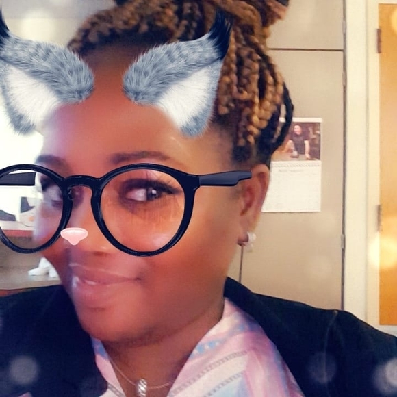 Profile Picture of Shelly Ann (@shellyann513) on Poshmark