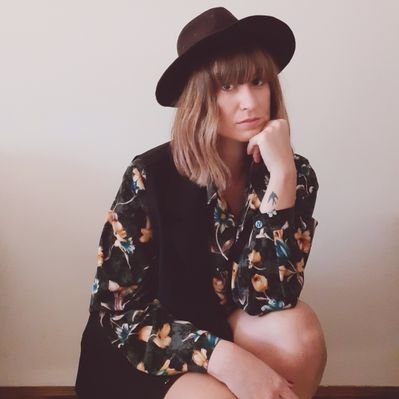 Profile Picture of Danielle Bartlett (@dann_bartlett) on Twitter