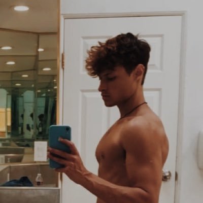 Profile Picture of Uzi (@AndersonDallin) on Twitter