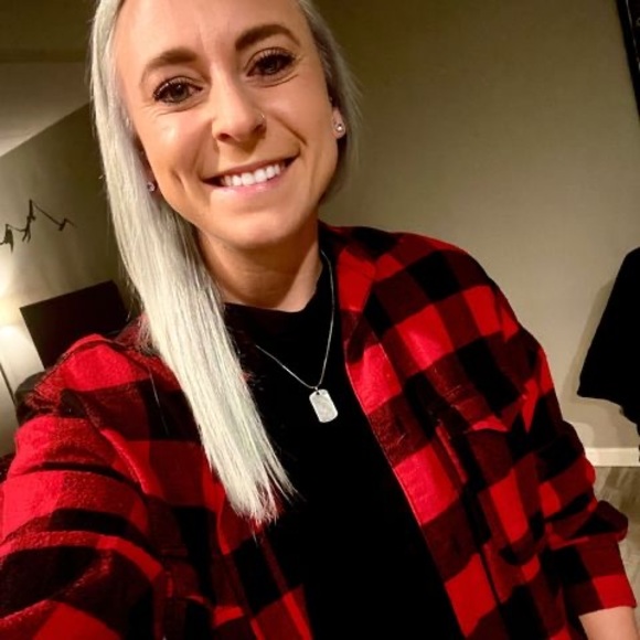 Profile Picture of Brit Manzo (@britmanzo) on Poshmark
