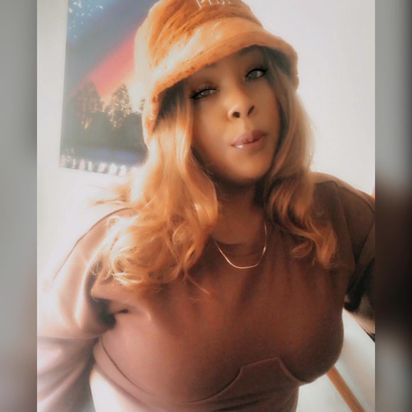 Profile Picture of Ashley Ayler (@dulcewitluv) on Poshmark