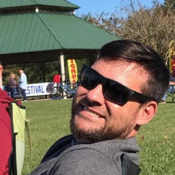 Profile Picture of Jeremy Sambola (@jeremysambola) on Poshmark