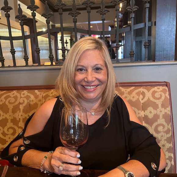 Profile Picture of Cindy Brower (@cindybrower12) on Poshmark