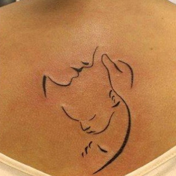 Profile Picture of Anissa Meneide (@apmeneide) on Poshmark