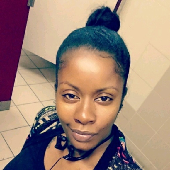 Profile Picture of Toni Gordon (@tgordon0185) on Poshmark