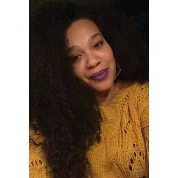 Profile Picture of Cassandra Moore (@cassandramoo621) on Poshmark