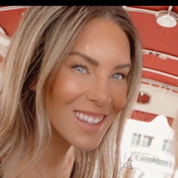 Profile Picture of Dominique Goulet (@goulet682) on Poshmark