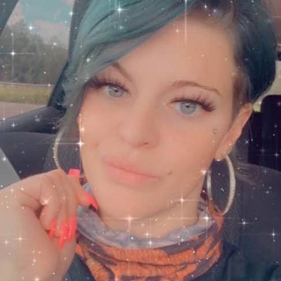 Profile Picture of Maranda Sulatycki (@1maranda) on Poshmark