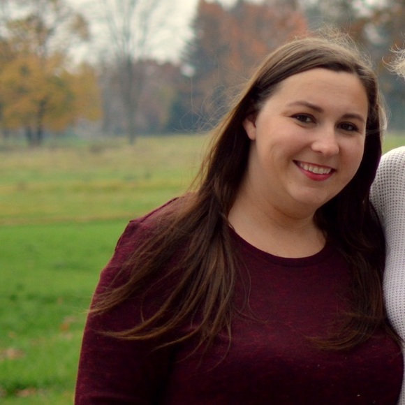 Profile Picture of Ashlee Wilcox (@ashleewilcox) on Poshmark