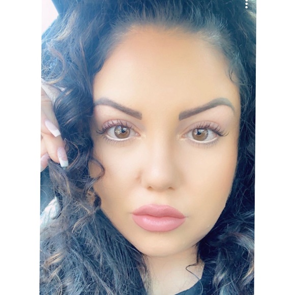 Profile Picture of Theresa Rainha (@tprain) on Poshmark