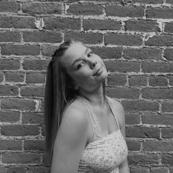 Profile Picture of Grace Palmquist (@gracepalmquist) on Poshmark