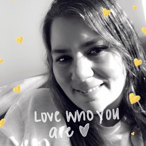 Amanda Biermeier - Poshmark Profile Picture of Amanda Biermeier (@amandabiermeier) on Poshmark