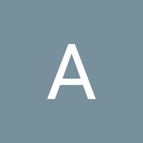 Profile Picture of Aylla Naveed (@naveedaylla) on Poshmark