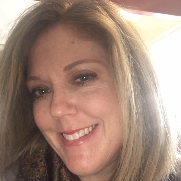 Profile Picture of Stephanie Posser (@sposser) on Poshmark