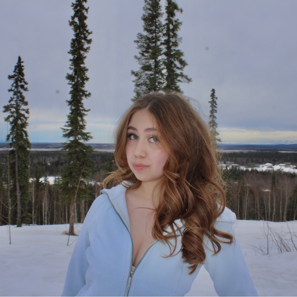 Profile Picture of Natasha Fenton (@tashafromak) on Poshmark