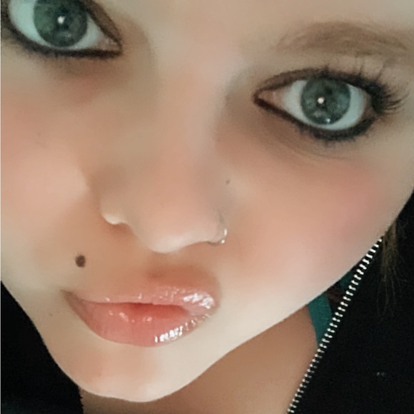 Profile Picture of Alexis Maria shuping (@alexisshuping25) on Poshmark