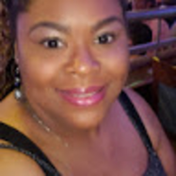 Profile Picture of Aleisha Williams (@almariewms) on Poshmark