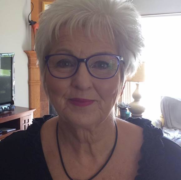 Debra Quarve - Poshmark Profile Picture of Debra Quarve (@debra_quarve) on Poshmark