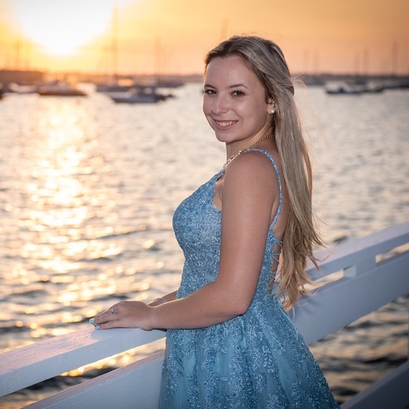 Profile Picture of Mikayla Topolewski (@m_topolewski) on Poshmark